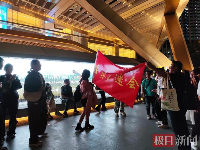 盛况有歌迷为看秀提前两月从美回国必一刀郎澳门演唱会场外再现大合唱